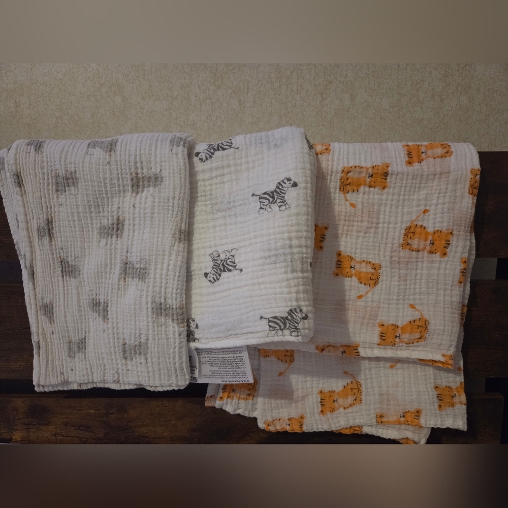 Set Of 3 Muslin Swaddles - Safari Theme